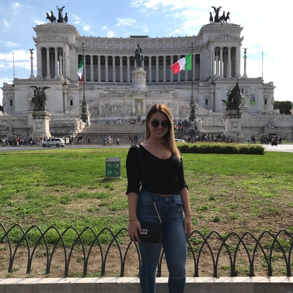 Meet your Posher, Gina - Picture 2 of 3